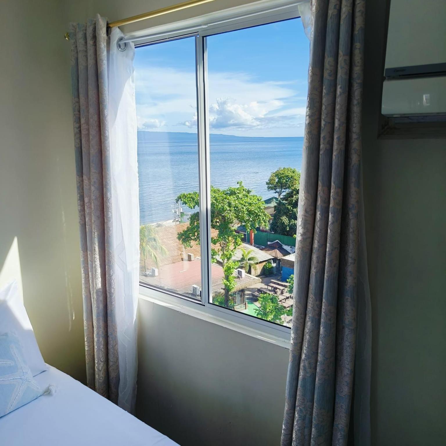 Veronica'S Homestay At Marina Spatial Condo Dumaguete City Buitenkant foto